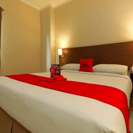 Reddoorz Plus Near Pantai Losari Макасар Экстерьер фото