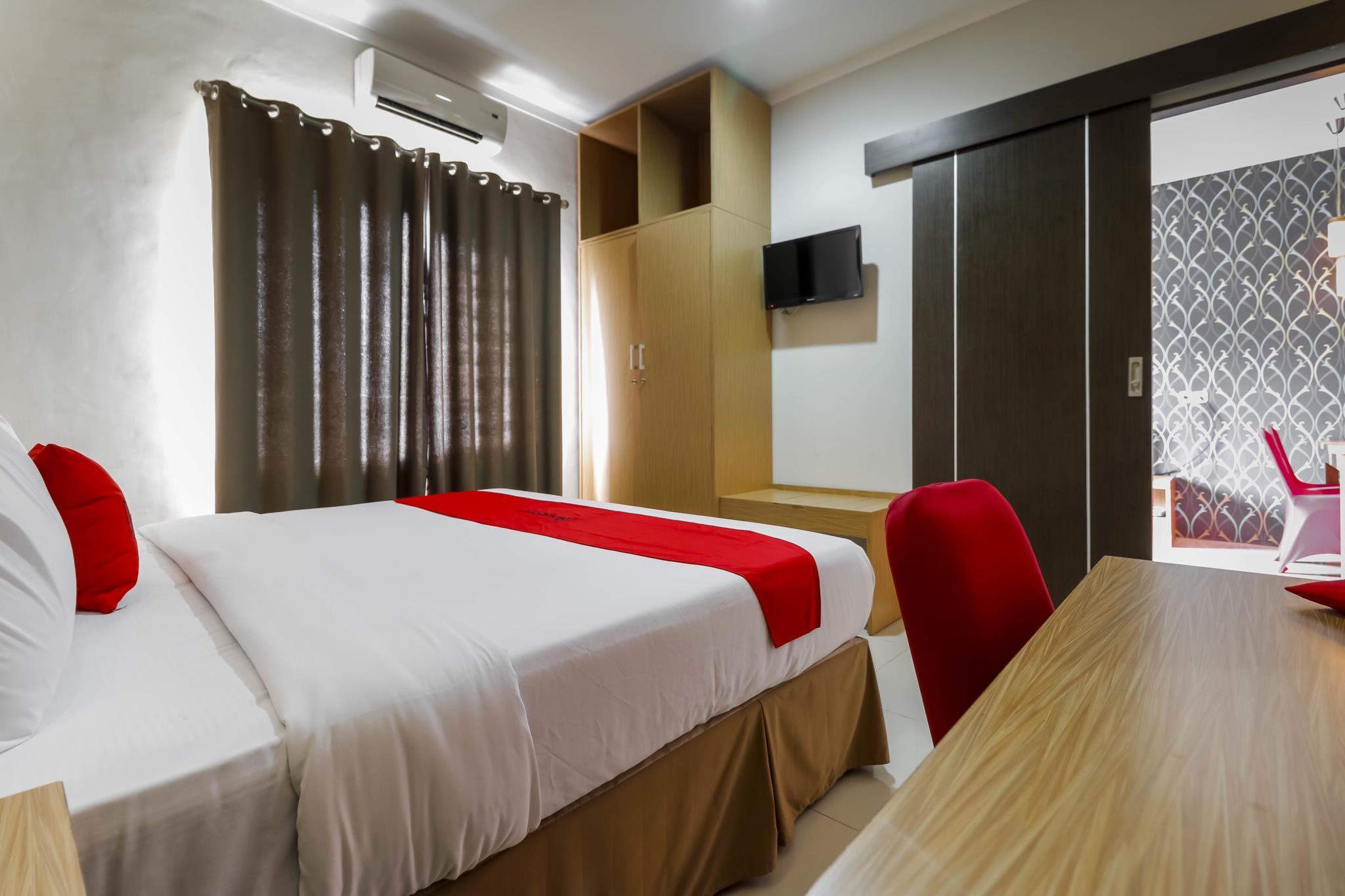 Reddoorz Plus Near Pantai Losari Макасар Экстерьер фото