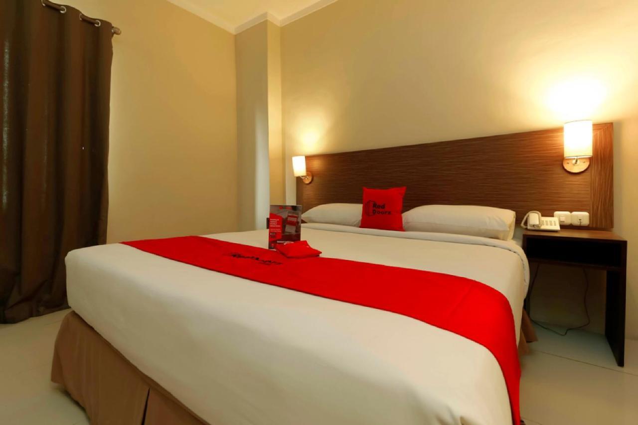 Reddoorz Plus Near Pantai Losari Макасар Экстерьер фото