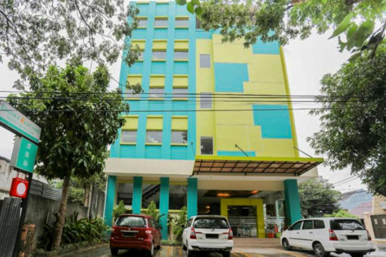 Reddoorz Plus Near Pantai Losari Макасар Экстерьер фото