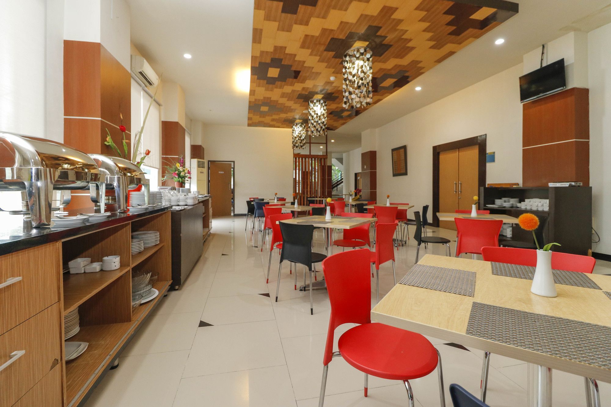 Reddoorz Plus Near Pantai Losari Макасар Экстерьер фото