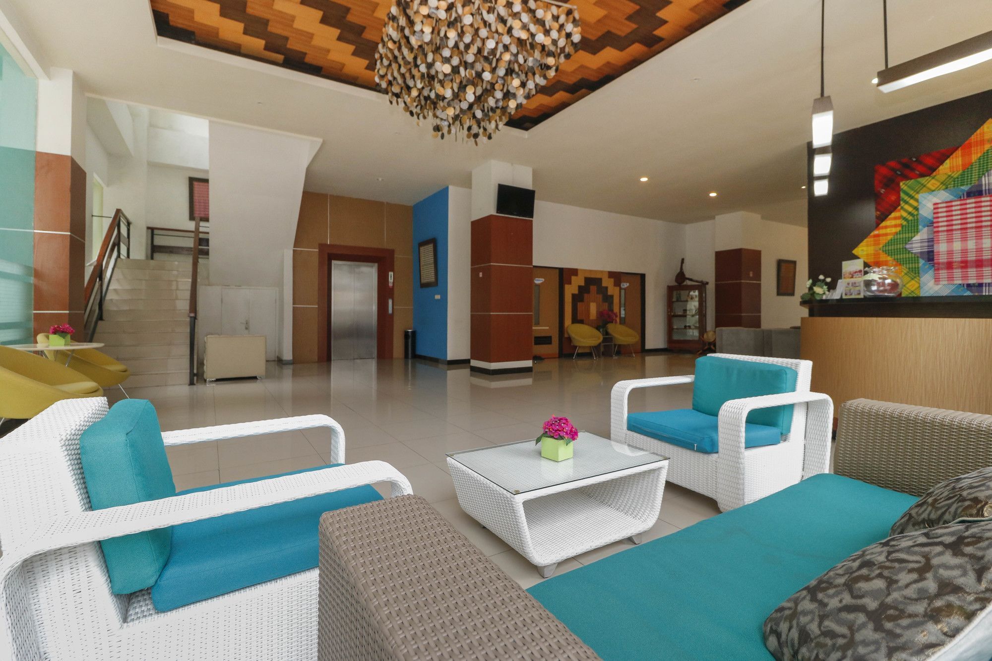 Reddoorz Plus Near Pantai Losari Макасар Экстерьер фото