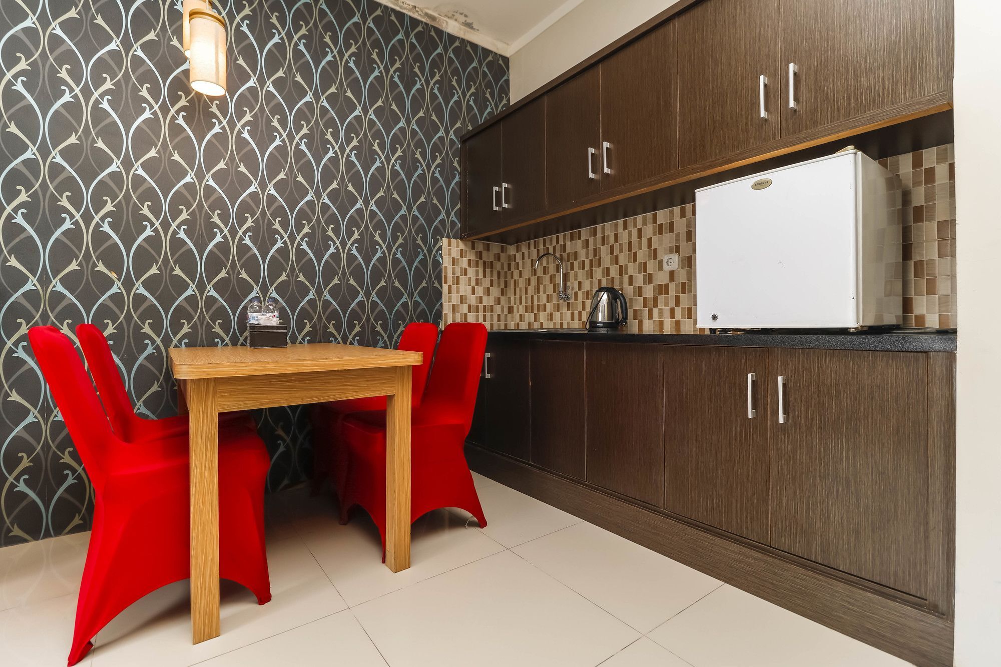 Reddoorz Plus Near Pantai Losari Макасар Экстерьер фото