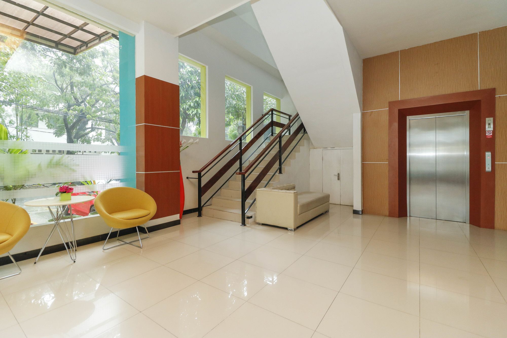 Reddoorz Plus Near Pantai Losari Макасар Экстерьер фото