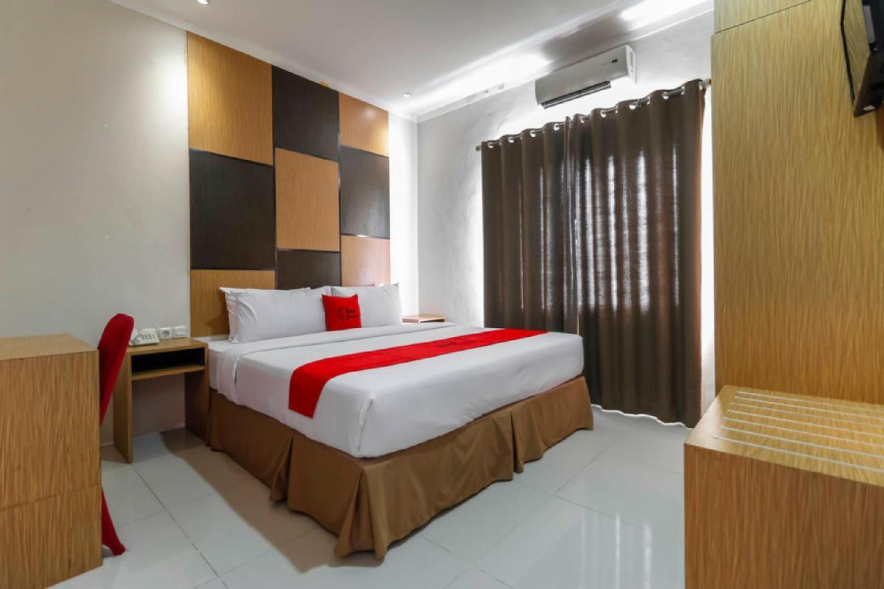 Reddoorz Plus Near Pantai Losari Макасар Экстерьер фото