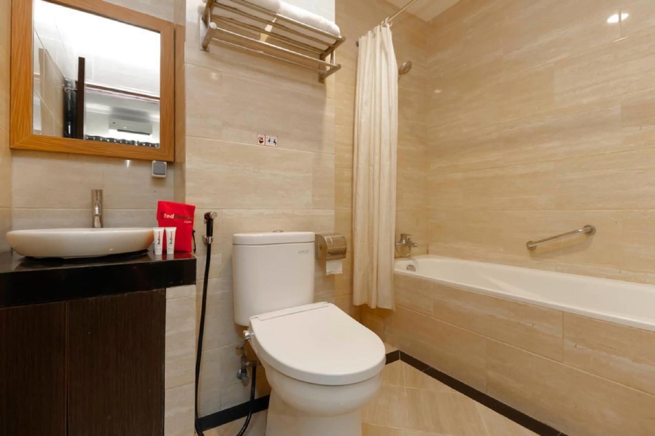 Reddoorz Plus Near Pantai Losari Макасар Экстерьер фото